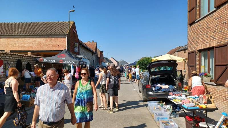 Emelkoen bruist  24 - Reuze Rommelmarkt met Boeken-, Vinyl- en CD‑Beurs in Humelgem 